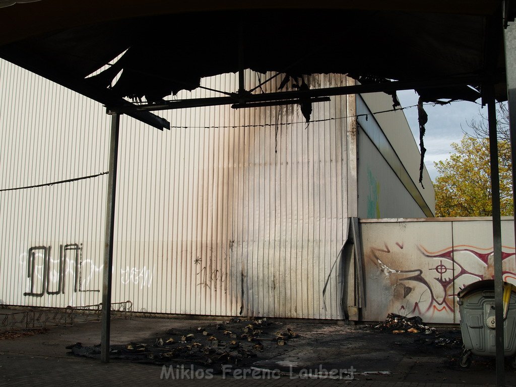 Muellcontainerbrand Schule Koeln Holweide Burgwiesenstr   P28.JPG